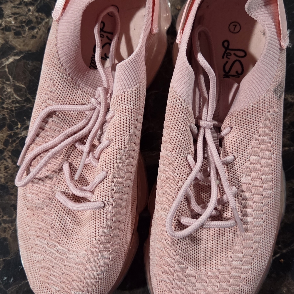 La Sheelah Size 7 Women's Shoes